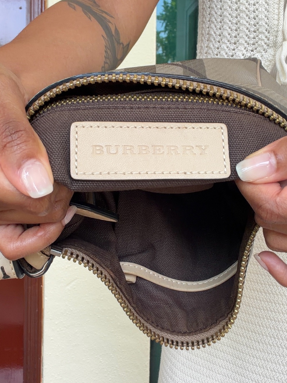 Burberry Sling Crossbody Shoulder Bag - Picture 7 of 8